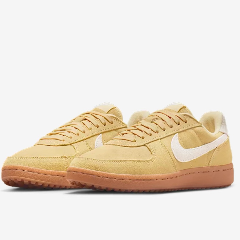 NIKE "Field" in suede